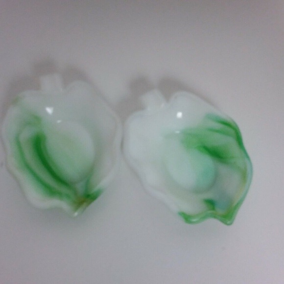 Vtg Set of 2 Green and White Leaf Shaped AKRO AGATE Ashtrays Trinket Dishes - Picture 3 of 8